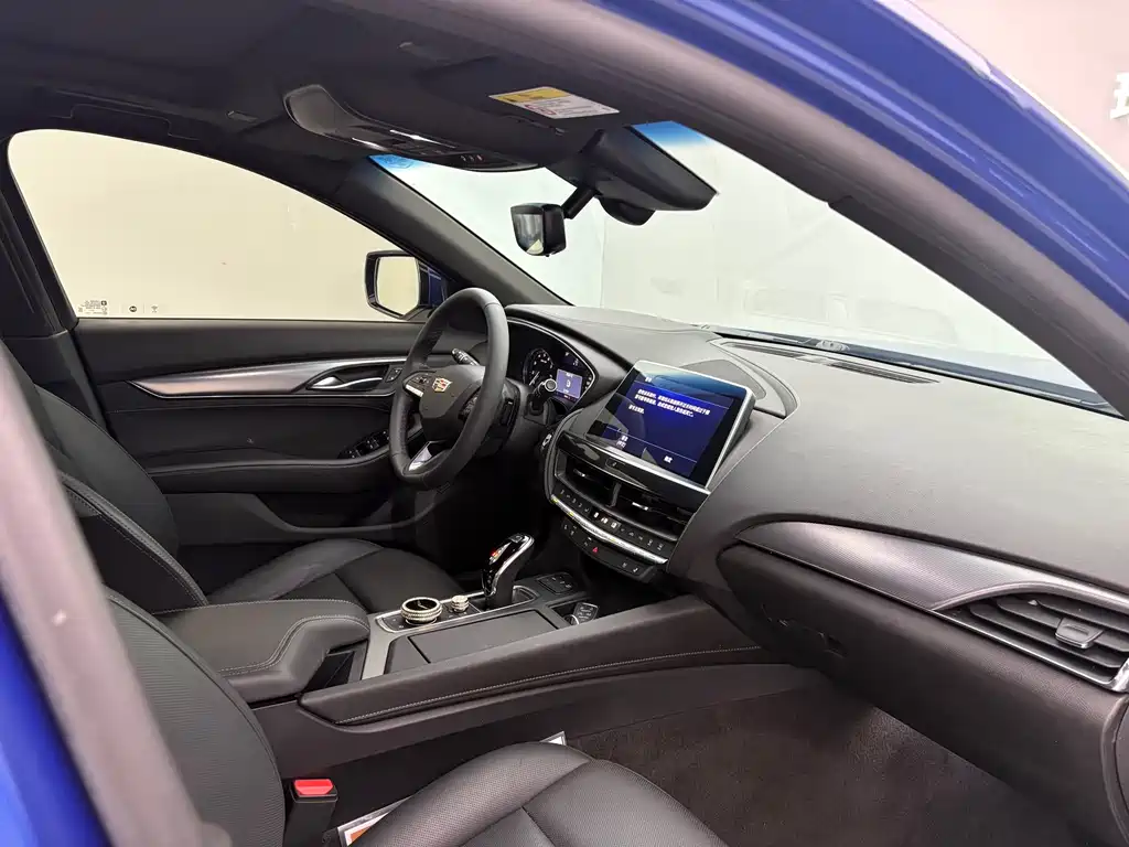 Cadillac CT5 — фото 13