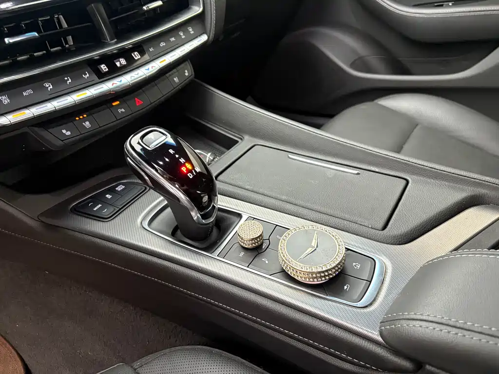 Cadillac CT5 — фото 8