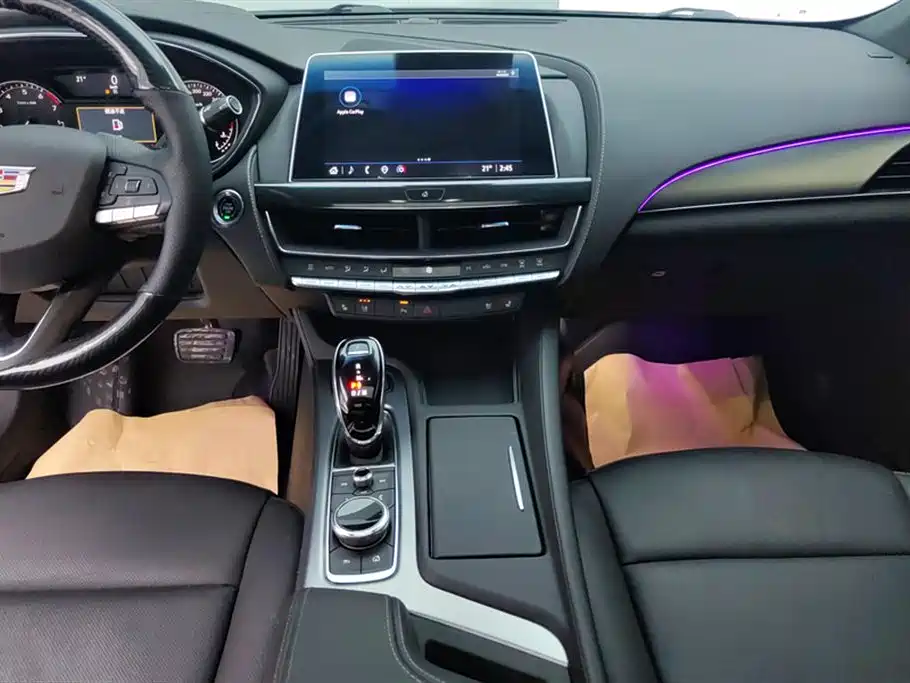 Cadillac CT5 — фото 13
