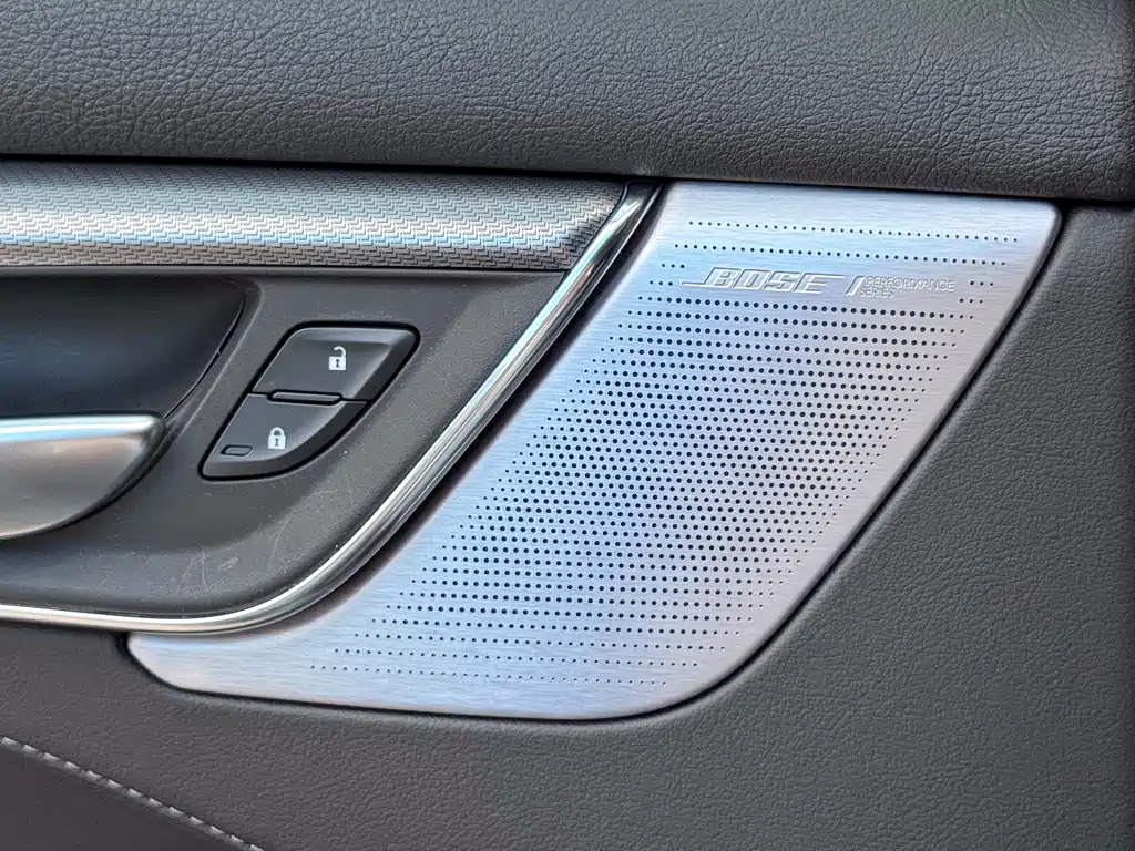 Cadillac CT5 — фото 16