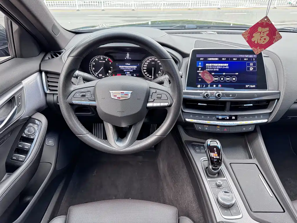 Cadillac CT5 — фото 9