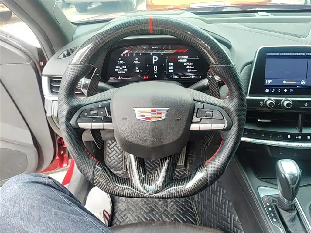 Cadillac CT4 — фото 11