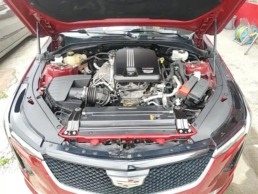 Cadillac CT4 — фото 20