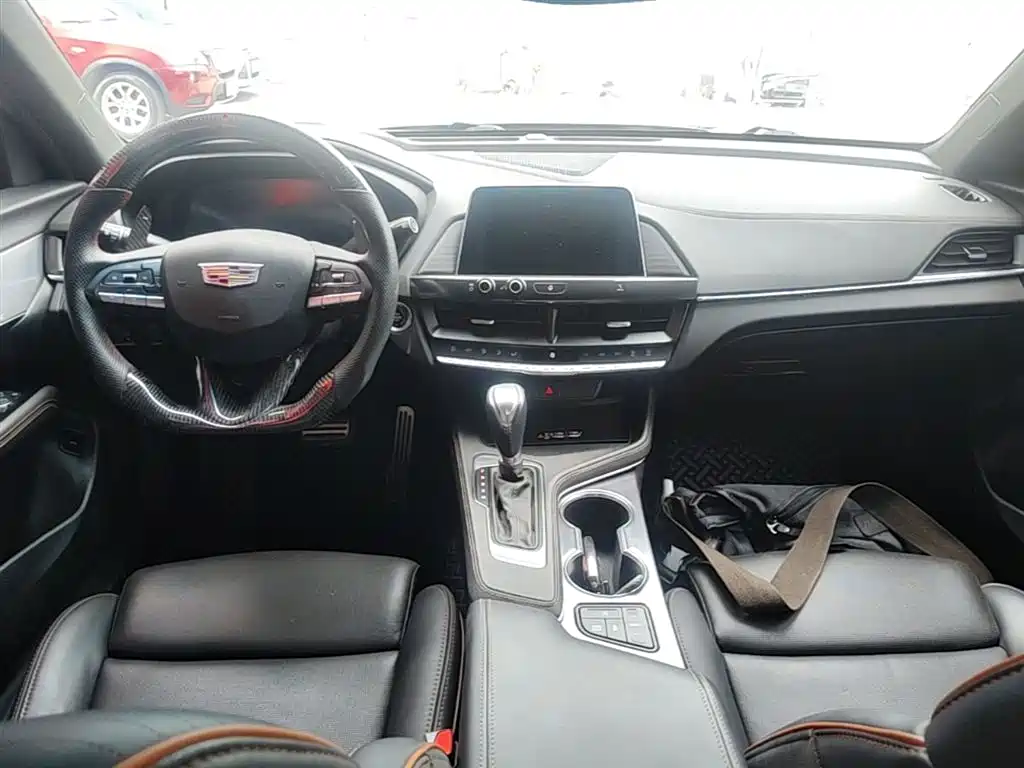 Cadillac CT4 — фото 10