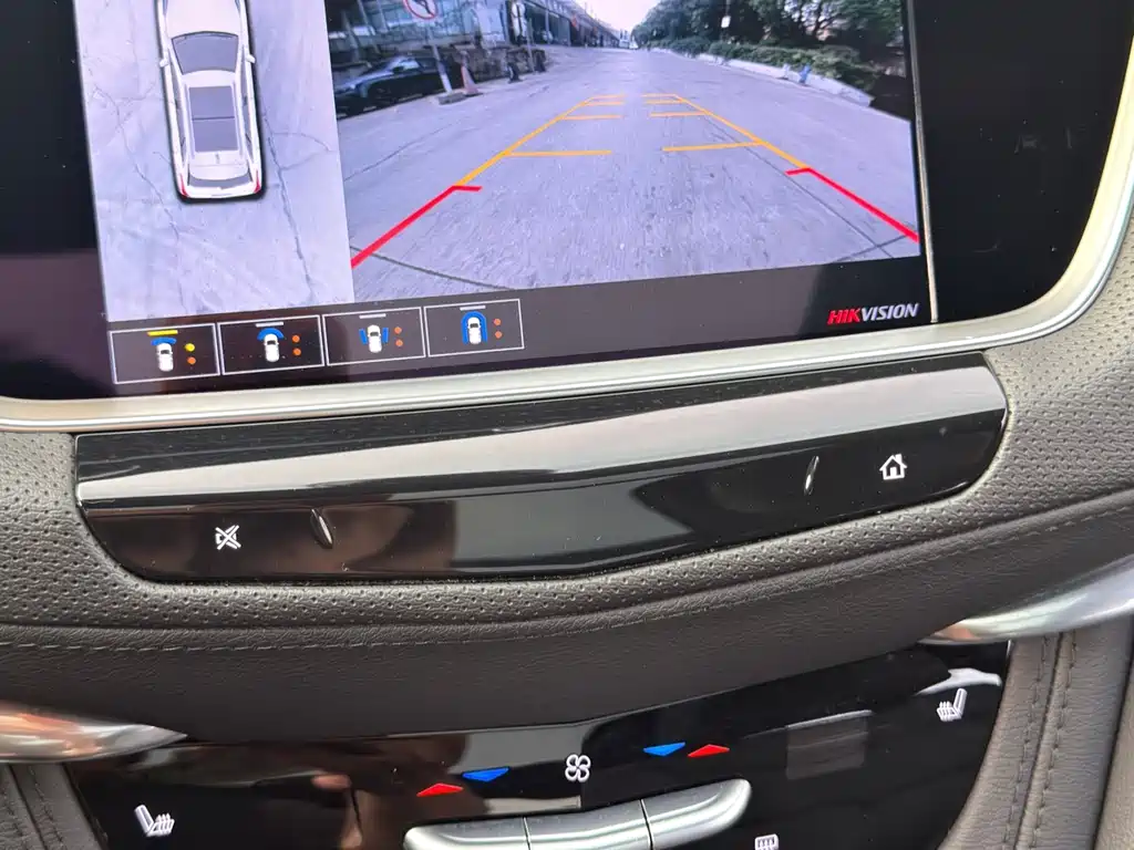 Cadillac XT5 — фото 18