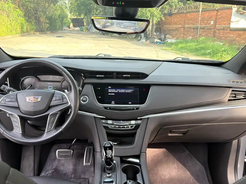 Cadillac XT5 — фото 8