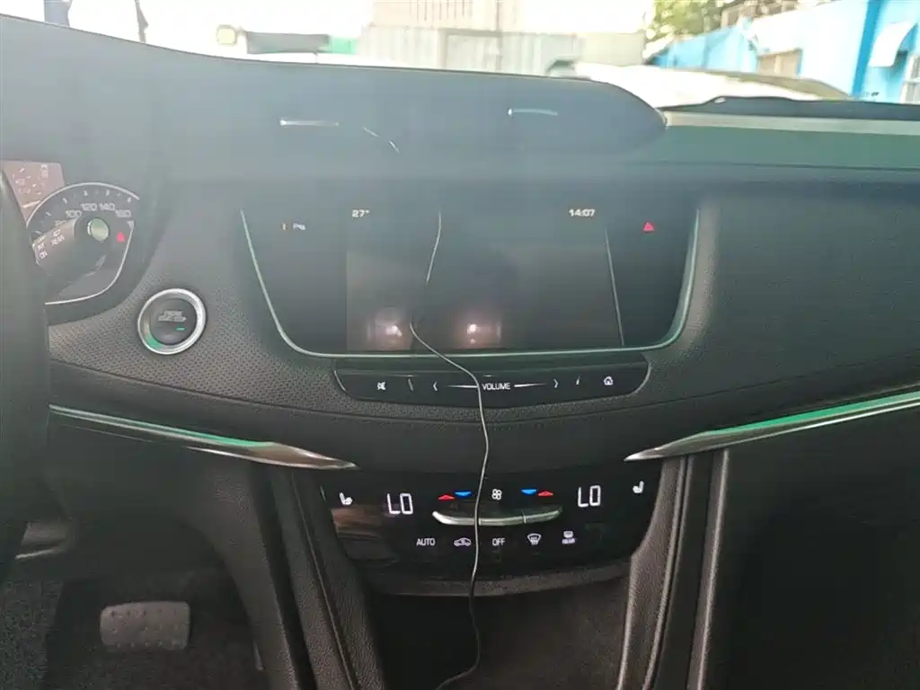 Cadillac XT5 — фото 13