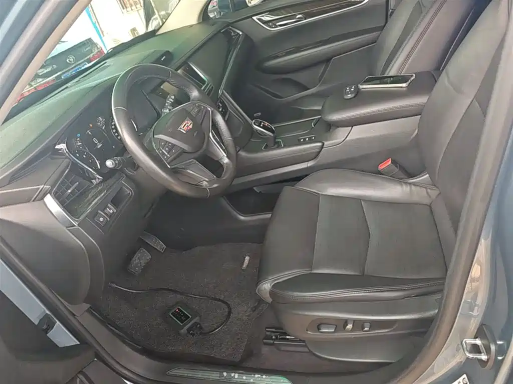 Cadillac XT5 — фото 15