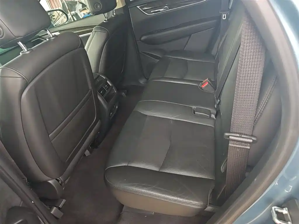 Cadillac XT5 — фото 17