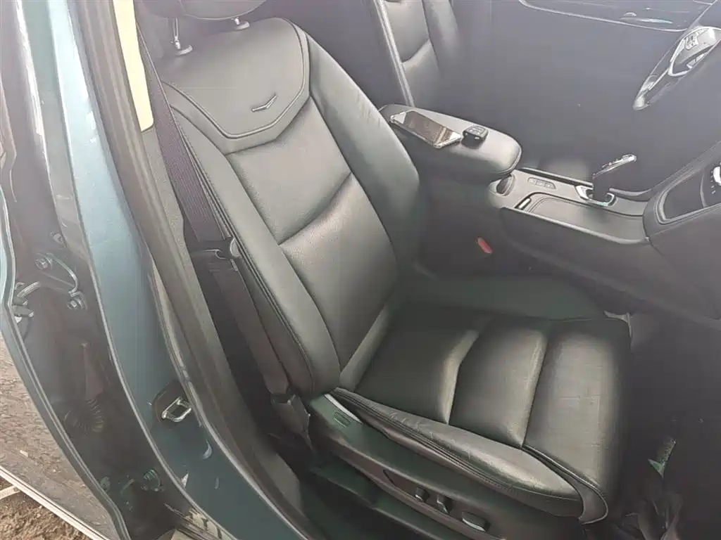 Cadillac XT5 — фото 25