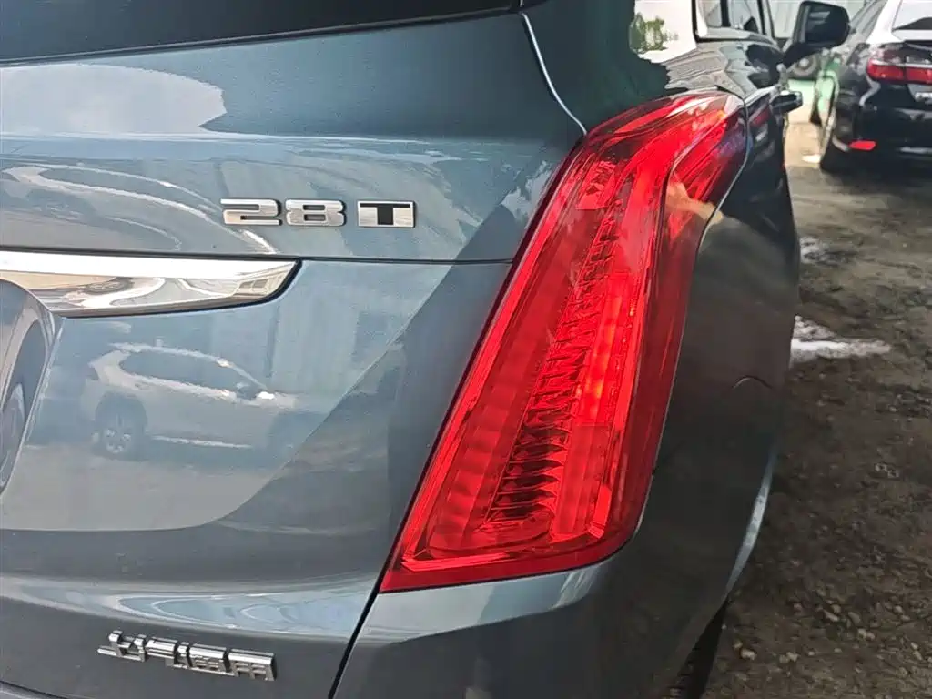 Cadillac XT5 — фото 8
