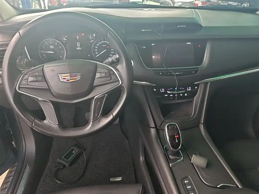 Cadillac XT5 — фото 10