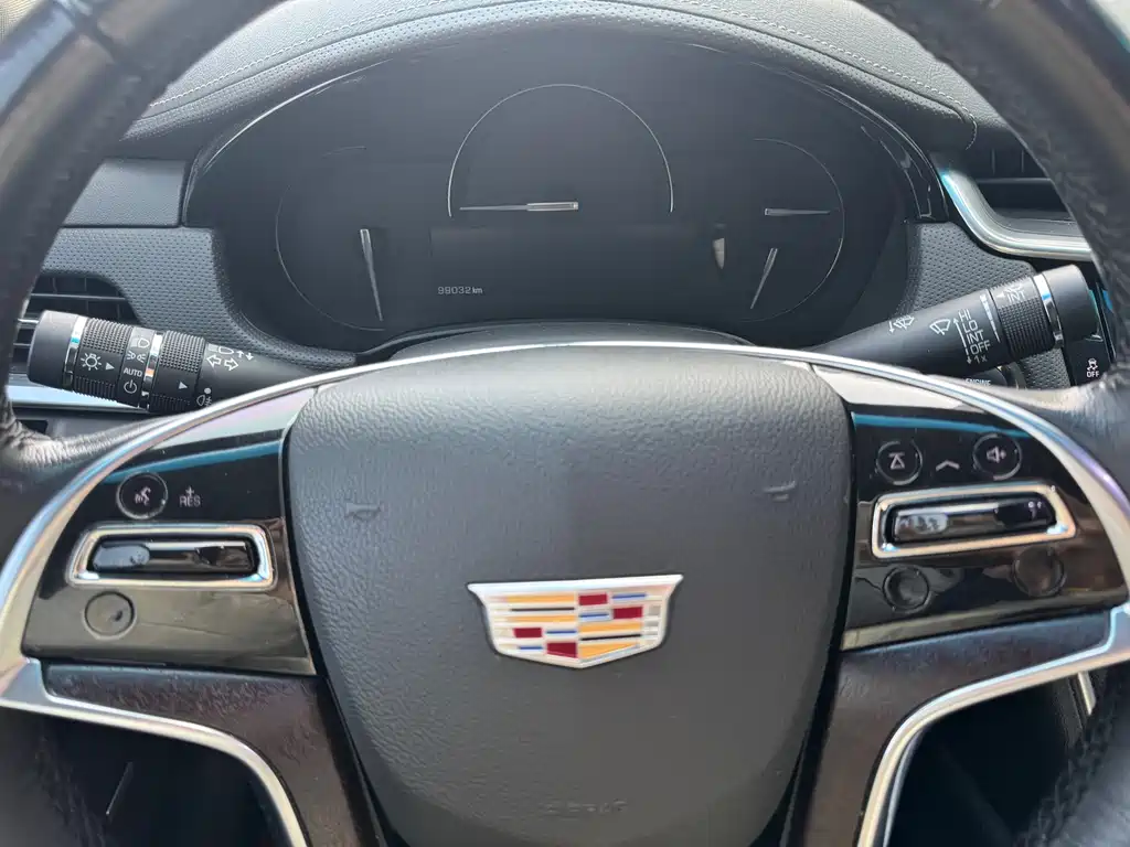 Cadillac XTS — фото 11