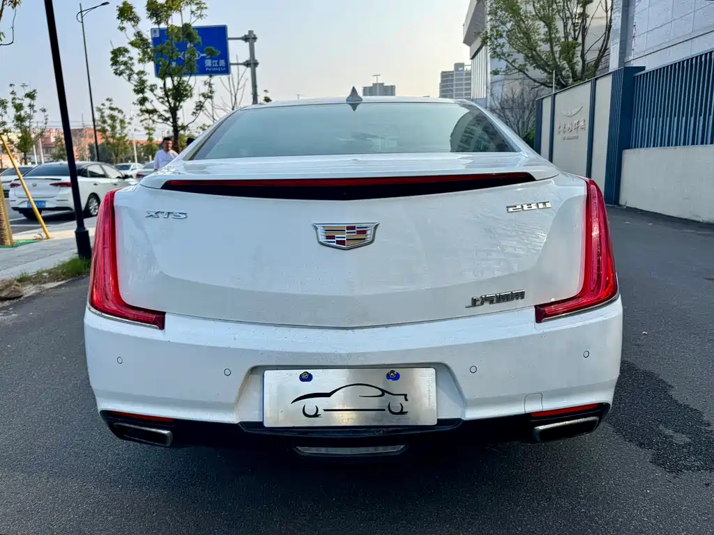 Cadillac XTS — фото 13