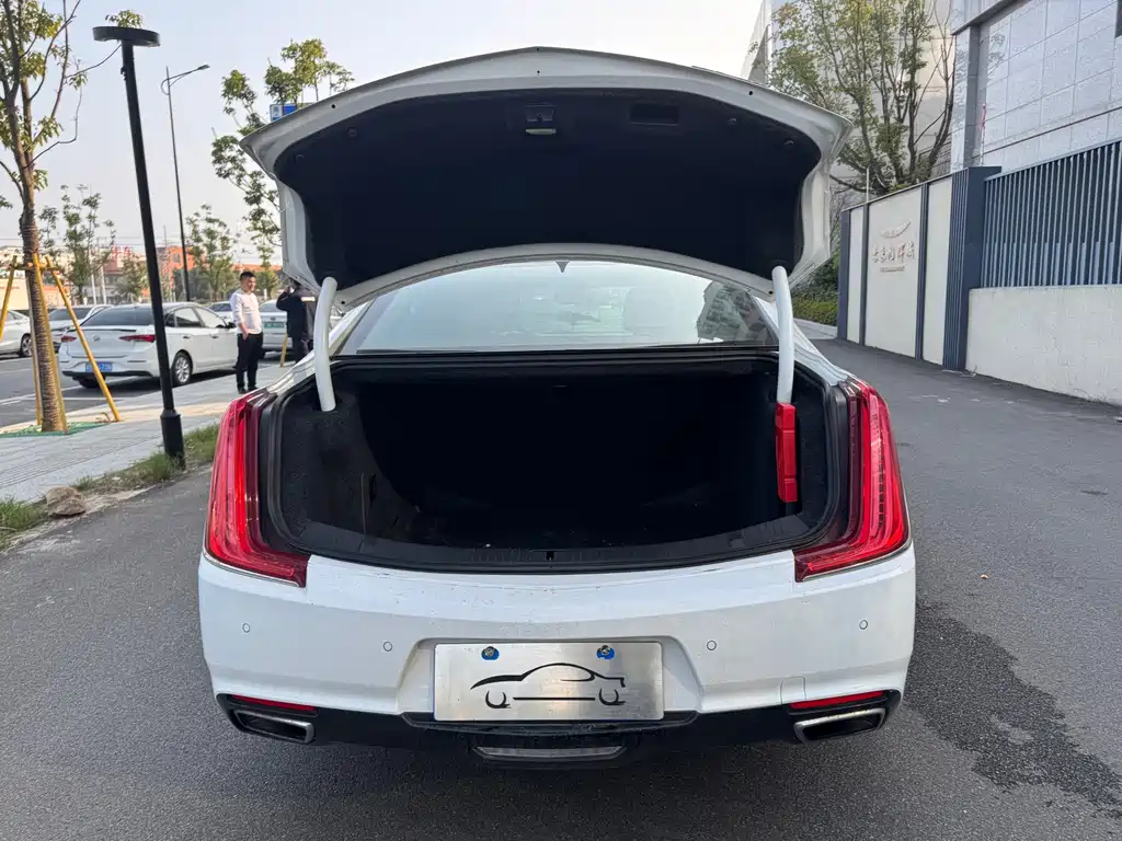 Cadillac XTS — фото 14