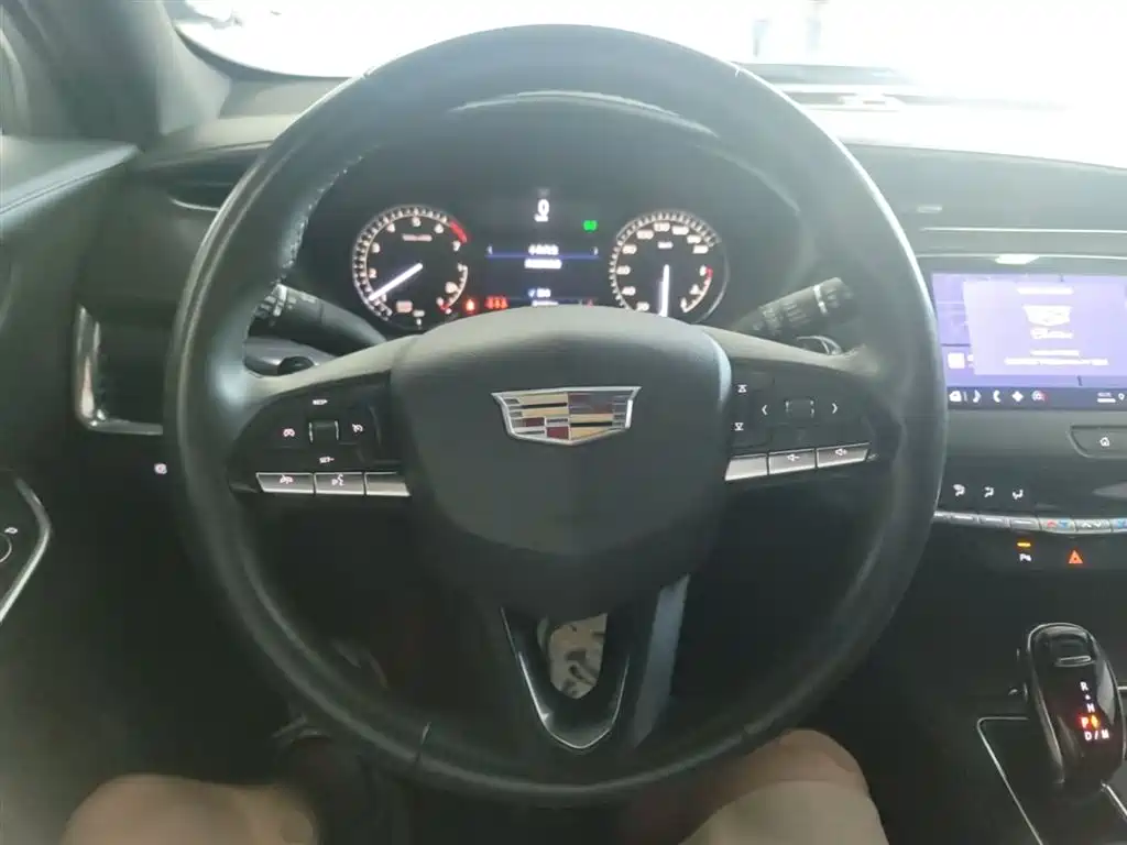 Cadillac XT4 — фото 11
