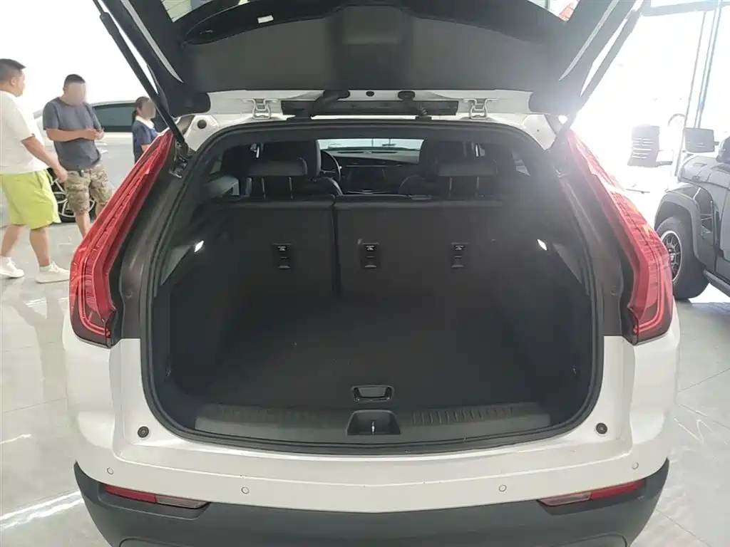 Cadillac XT4 — фото 19