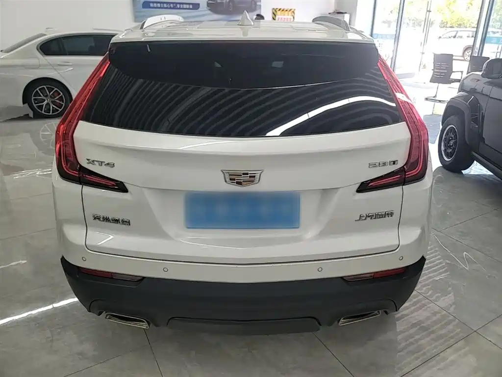 Cadillac XT4 — фото 6