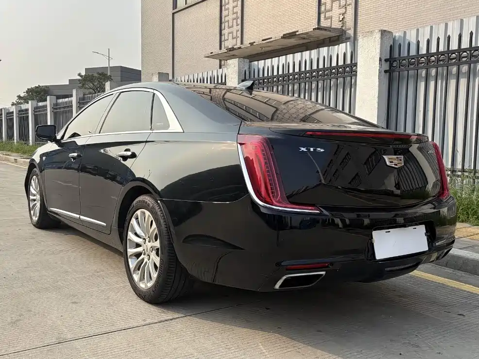 Cadillac XTS — фото 9