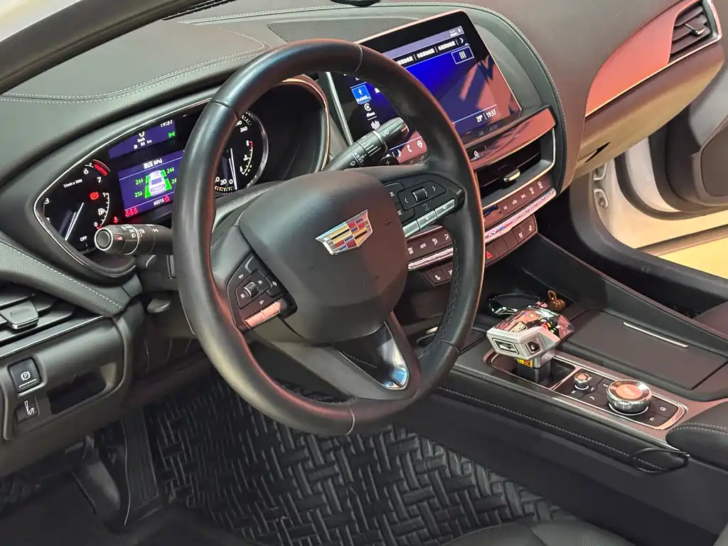 Cadillac CT5 — фото 11