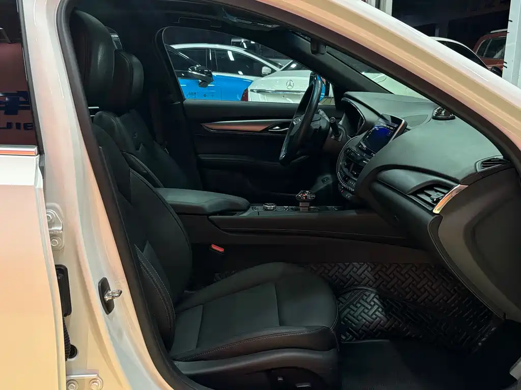Cadillac CT5 — фото 4