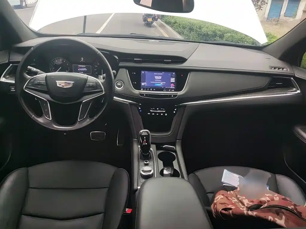 Cadillac XT5 — фото 13