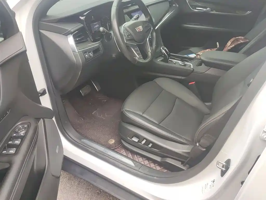 Cadillac XT5 — фото 14