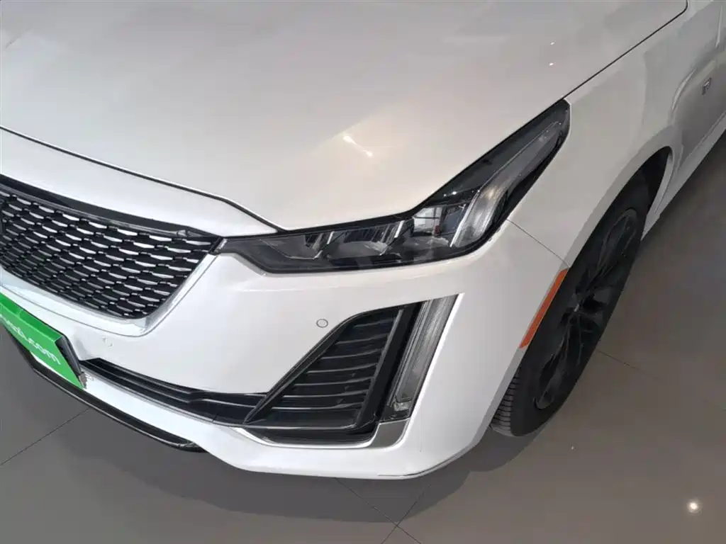 Cadillac CT5 — фото 18