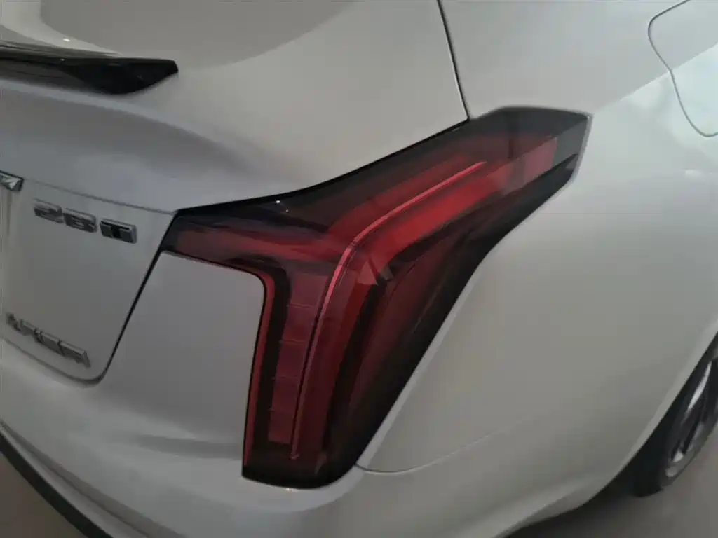 Cadillac CT5 — фото 24