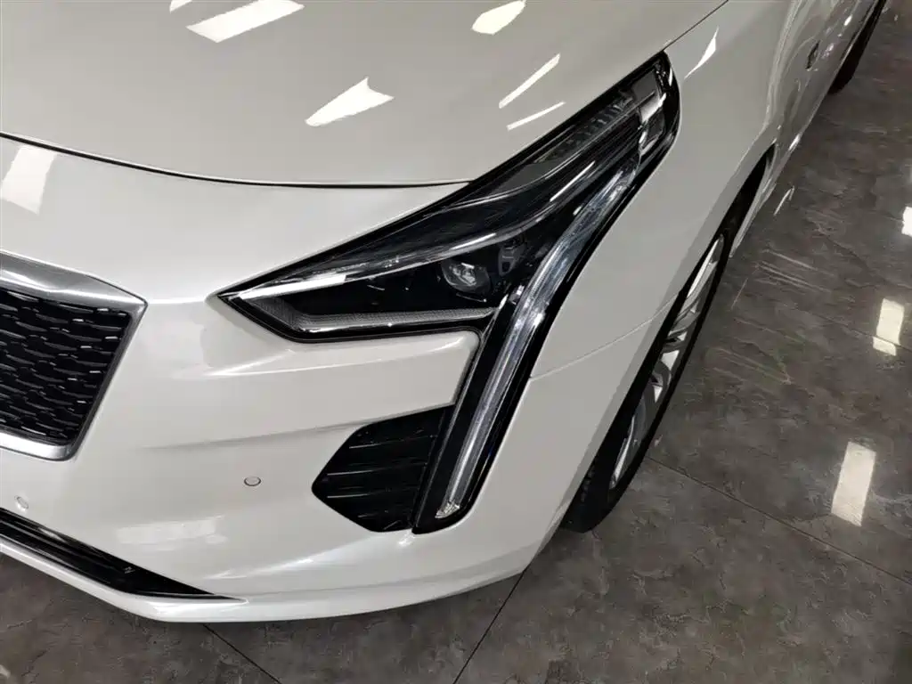 Cadillac CT6 — фото 24