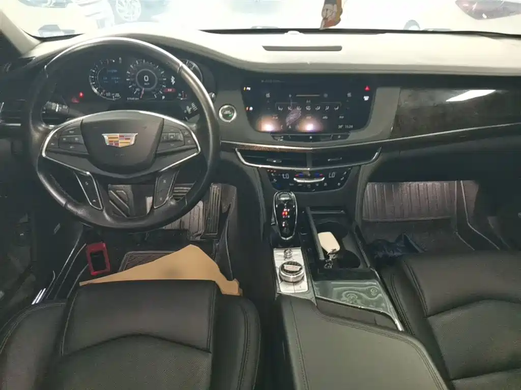Cadillac CT6 — фото 10
