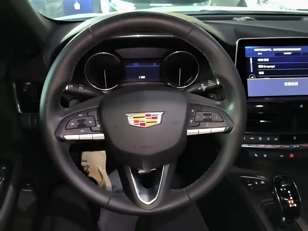 Cadillac CT5 — фото 11