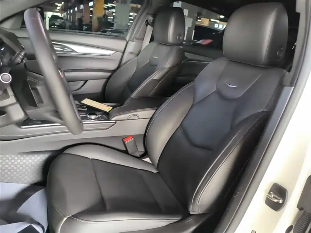 Cadillac CT5 — фото 15