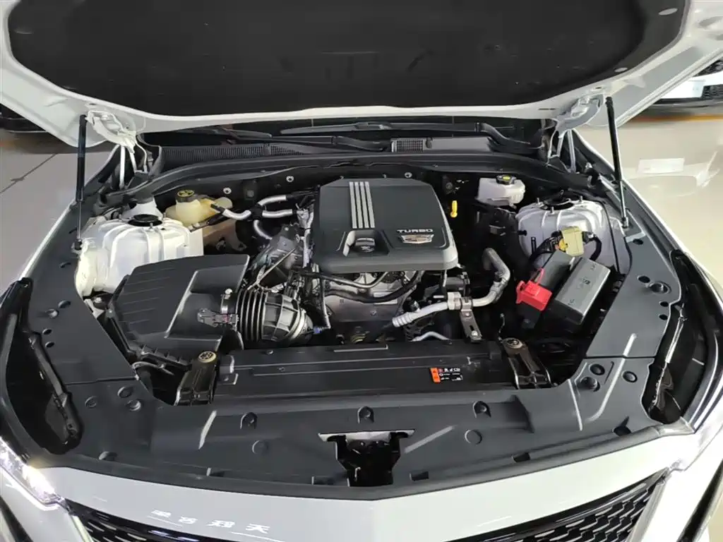 Cadillac CT5 — фото 20