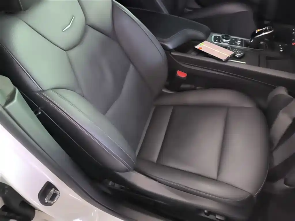 Cadillac CT5 — фото 25