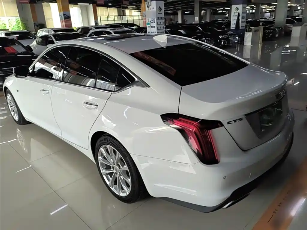Cadillac CT5 — фото 5