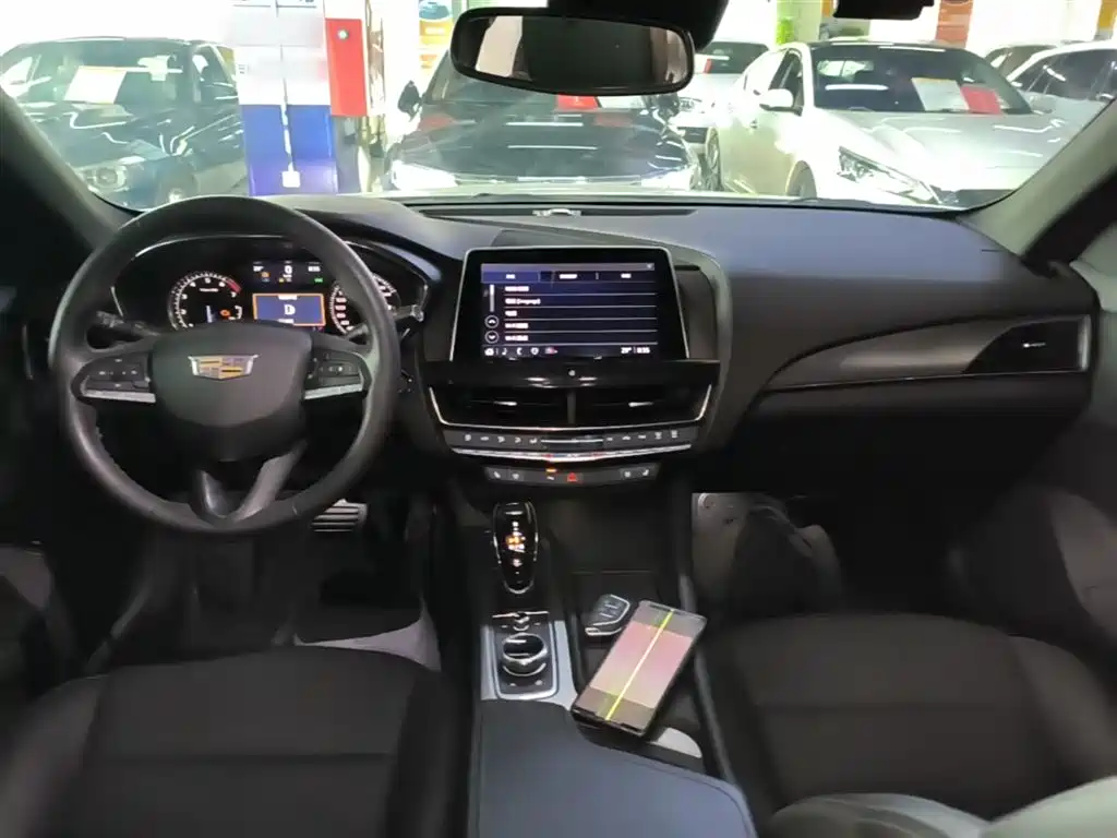 Cadillac CT5 — фото 10