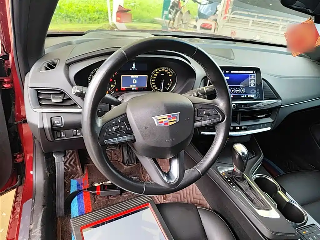 Cadillac CT4 — фото 11