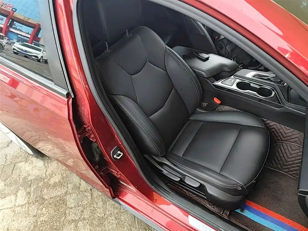 Cadillac CT4 — фото 25