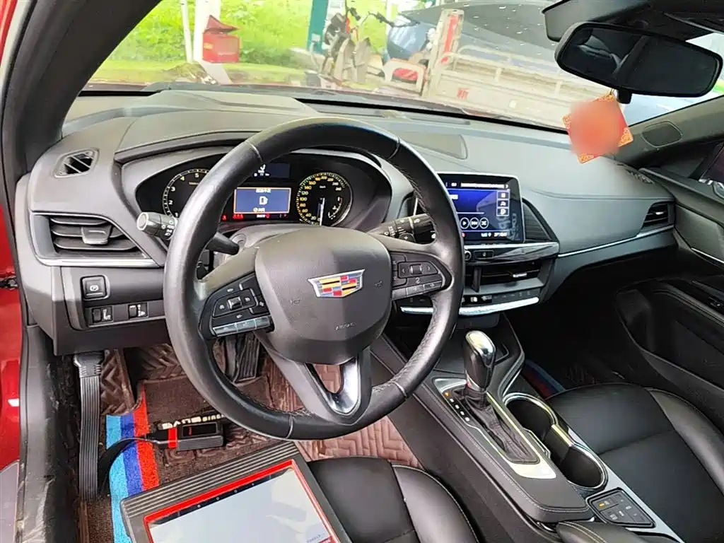 Cadillac CT4 — фото 10