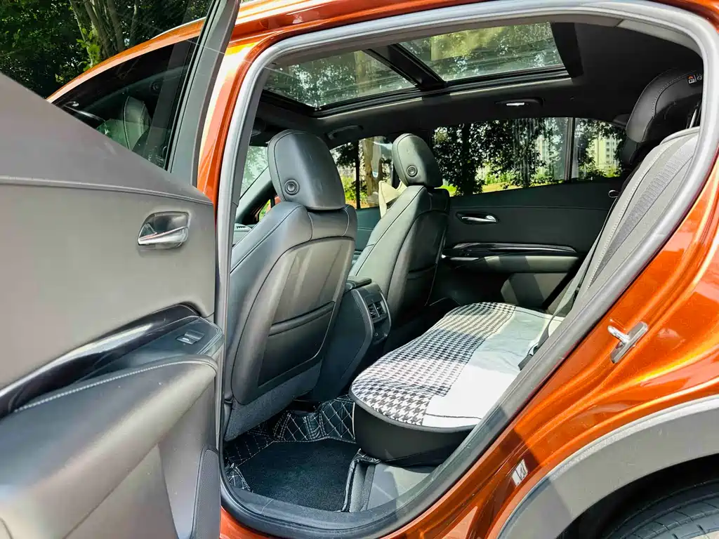 Cadillac XT4 — фото 7
