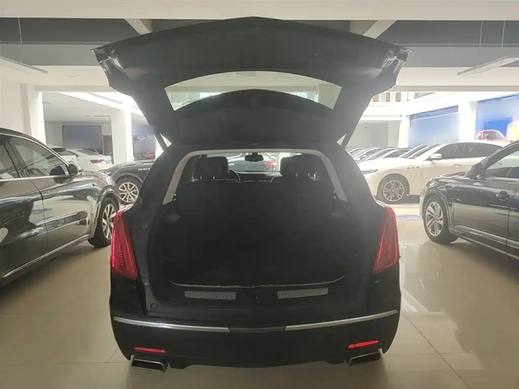 Cadillac XT5 — фото 19