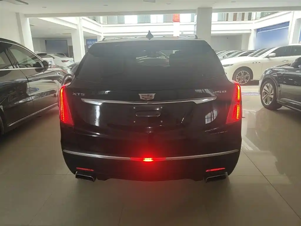Cadillac XT5 — фото 6