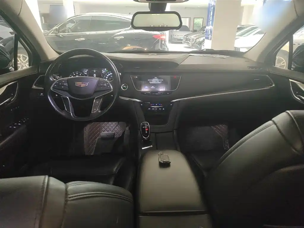 Cadillac XT5 — фото 10