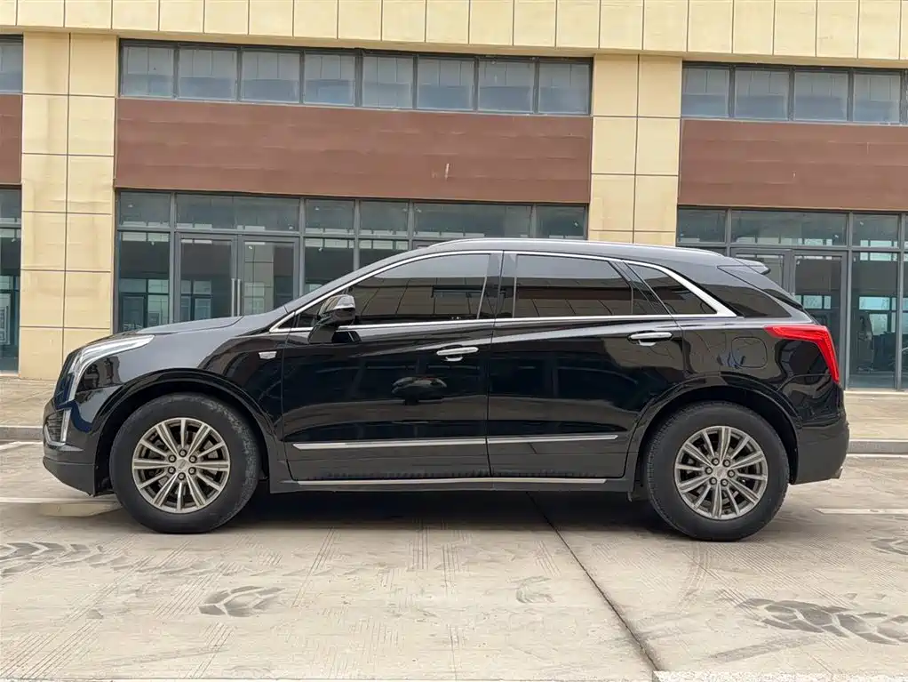 Cadillac XT5 — фото 14
