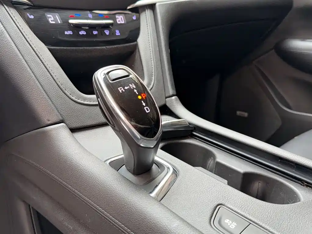 Cadillac XT5 — фото 15