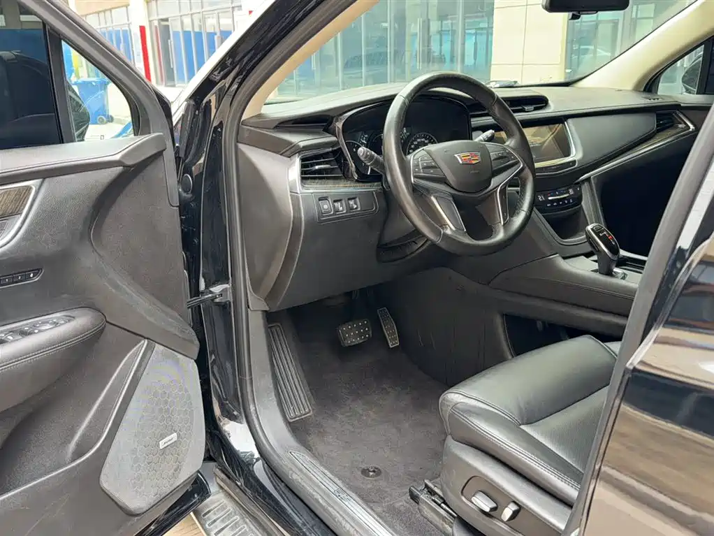 Cadillac XT5 — фото 17