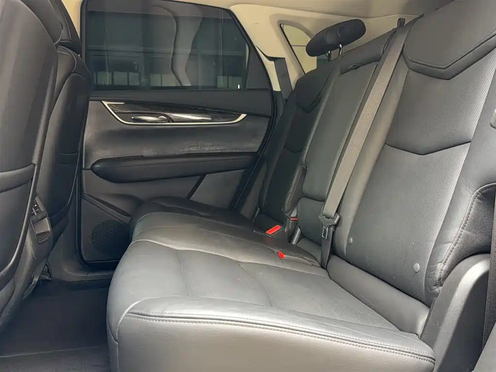 Cadillac XT5 — фото 18