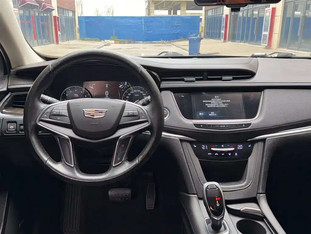 Cadillac XT5 — фото 8