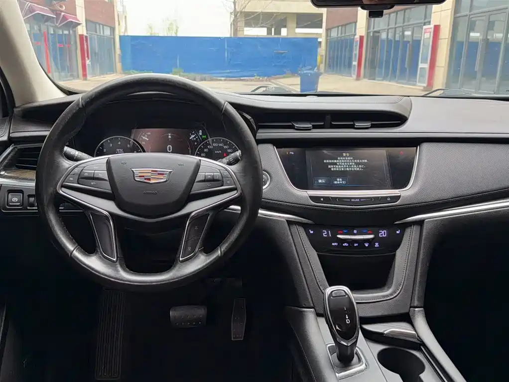 Cadillac XT5 — фото 9